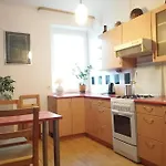 Klimatyczne Mieszkanie W Doskonalej Lokalizacji